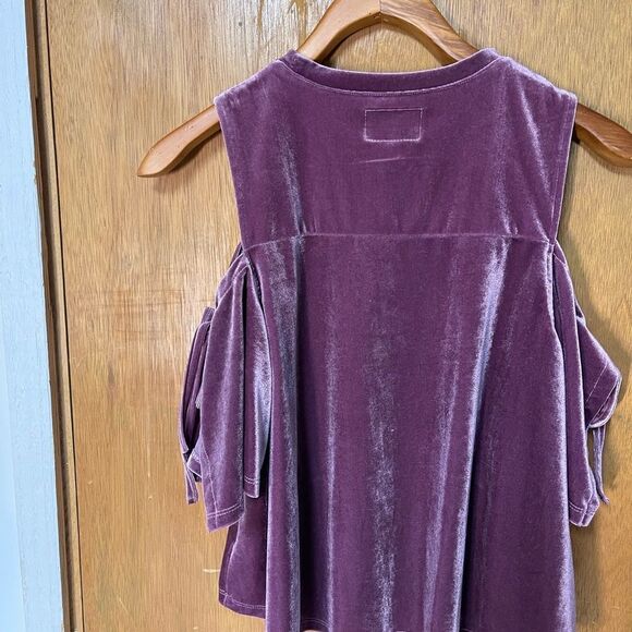 Walter Baker Newyork sadie top light plum velour cold shoulder blouse - Picture 2 of 4